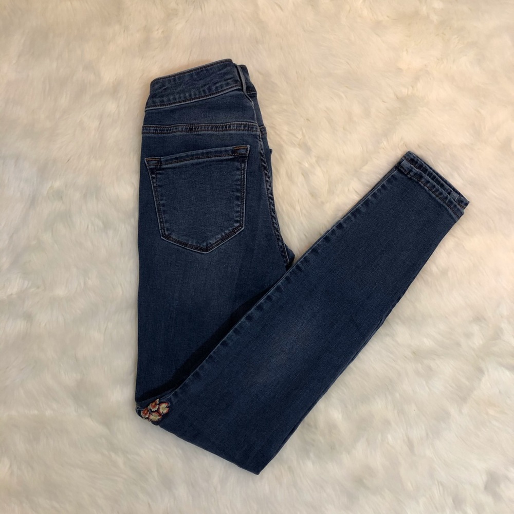 Old Navy Floral Embroidered Design Skinny Jeans Size 0 - Picture 3 of 5